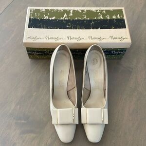 Beautiful Vintage Naturalizer Prelude Dress Heels🌸